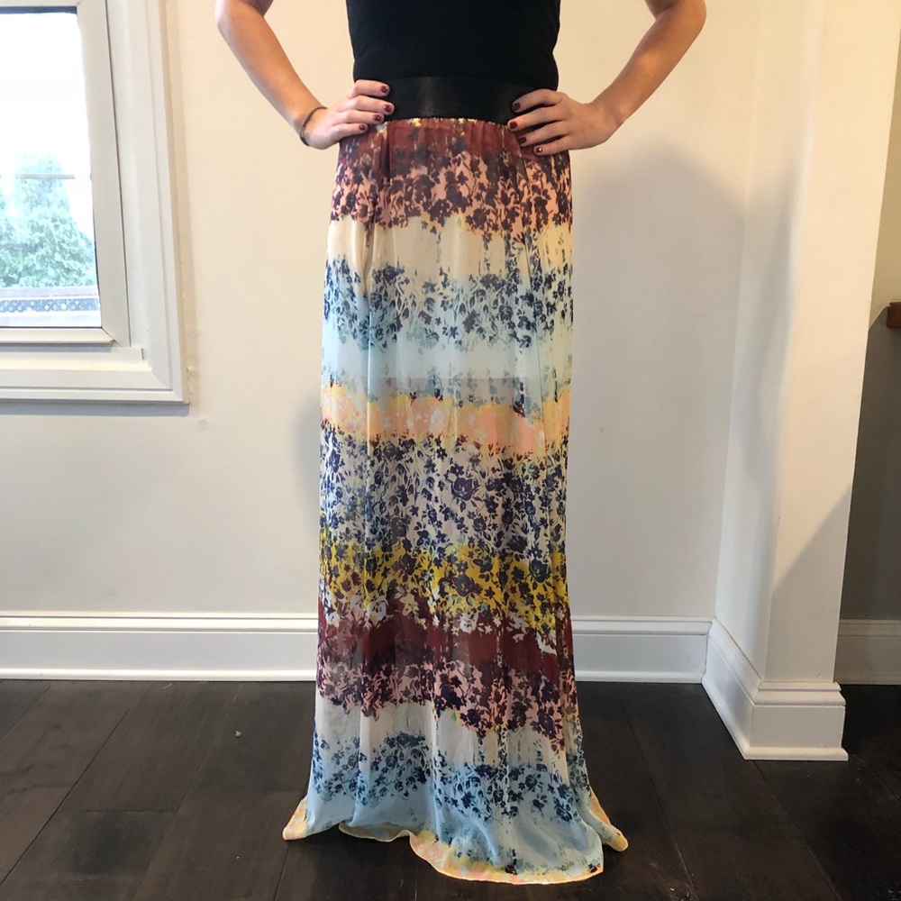 Bebe floral print slit maxi skirt XXS